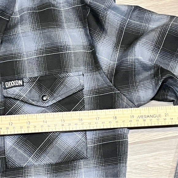 Dixxon Flannel The Boulevard Snap Pockets Gray Plaid Shirt woman’s  Size Medium - Picture 5 of 11